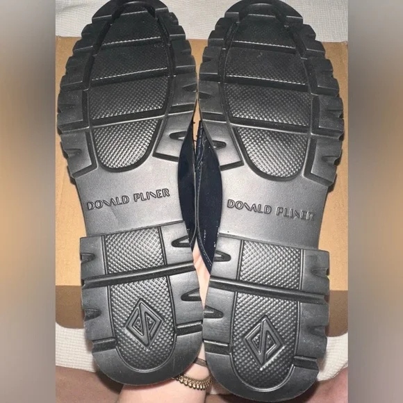 Donald Pliner Women's Elta Navy-Crinkle Patent Slip On Loafers - Sz 7.5 - NWOB